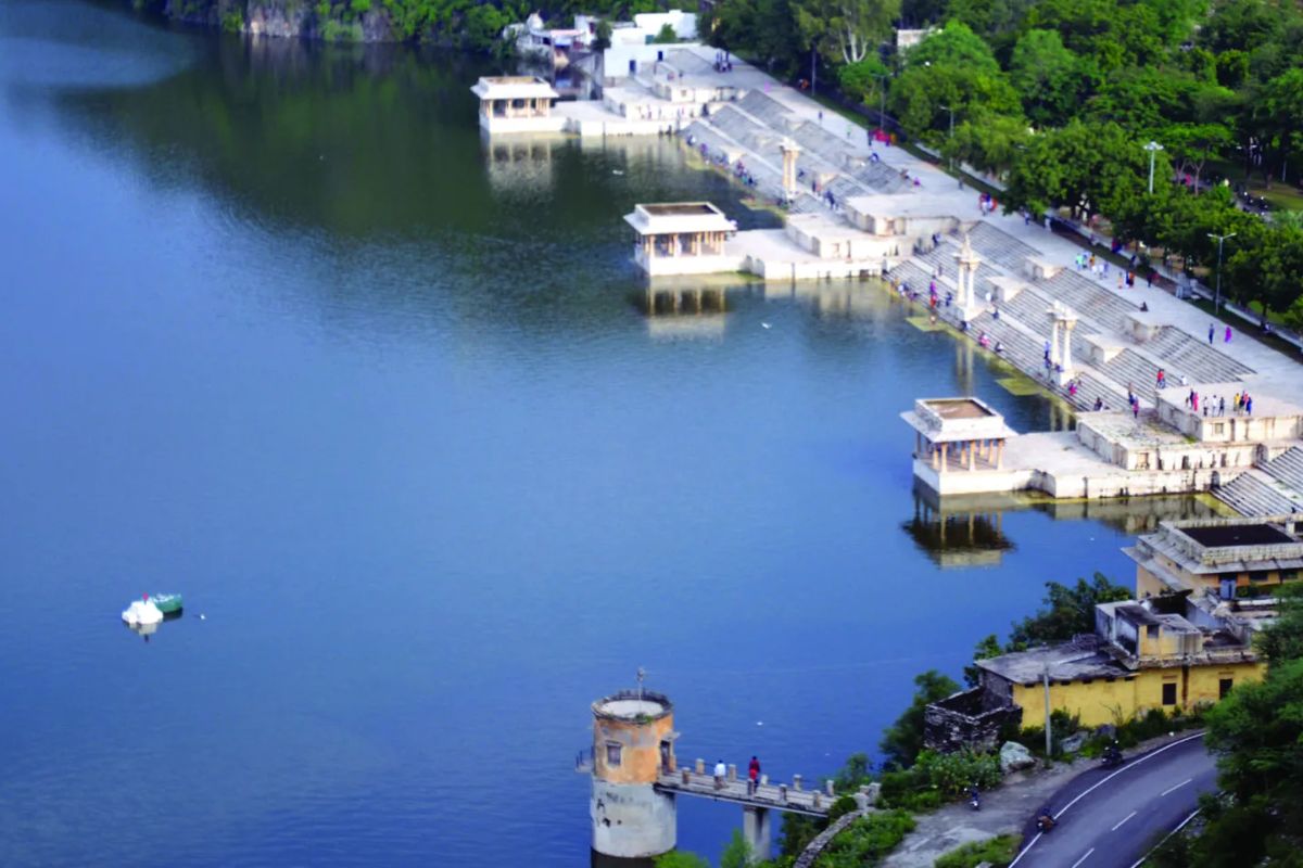 अब राजसमंद झील के छलकने की उम्मीद हुई मंद, 26.15 फीट पहुंचा जलस्तर ...