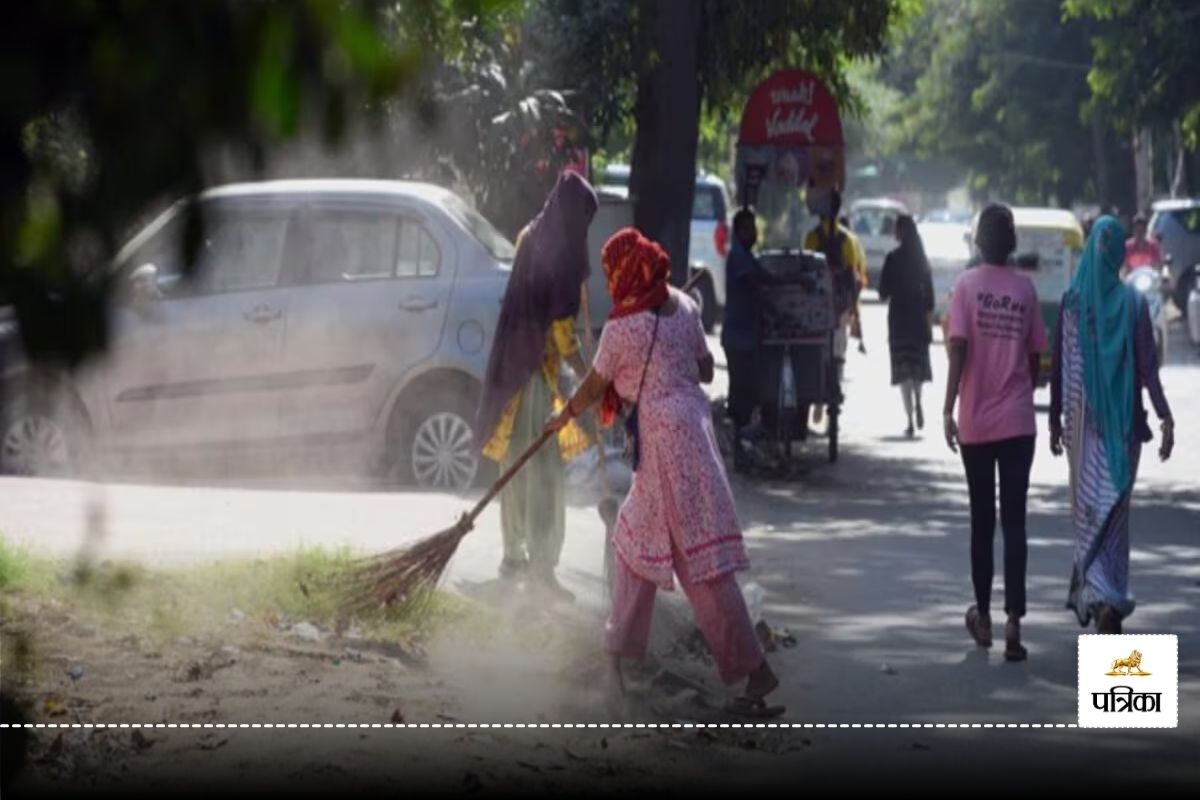 Connaught Place to Shine Before Diwali, 3,000 Workers Deployed for Clean-up
Drive