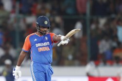 Sanju Samson 100: हैदराबाद में संजू सैमसन का हाहाकार, सिर्फ इतनी गेंदों में जड़ा
शतक - image