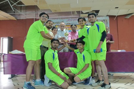खिलाडियों को किया पुरस्कृत।