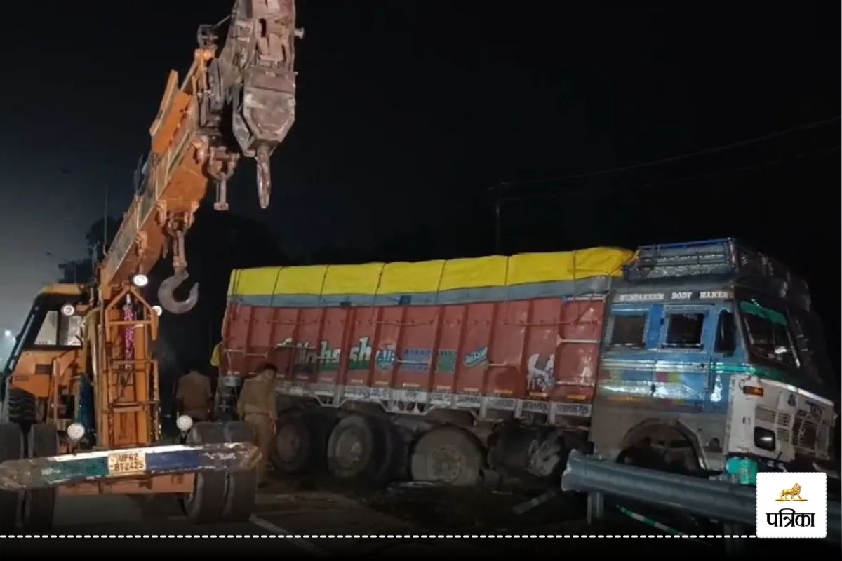 मिर्जापुर में बड़ा हादसा: ट्रैक्टर- ट्रक की जोरदार टक्कर, 10 लोगों की मौत, 3
घायल