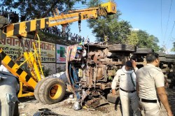 CG Accident: ब्रिज से नीचे गिरी लोहे से लदी ट्रक, चालक की मौके पर मौत - image