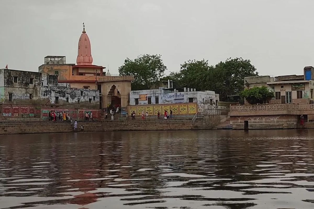 Ahoi Ashtami Vrat: अहोई अष्टमी के दिन इस कुंड में स्नान करने से होती है सारी
मनोकामनाएं पूर्ण, लाखों की संख्या में यहां आते हैं श्रद्धालु