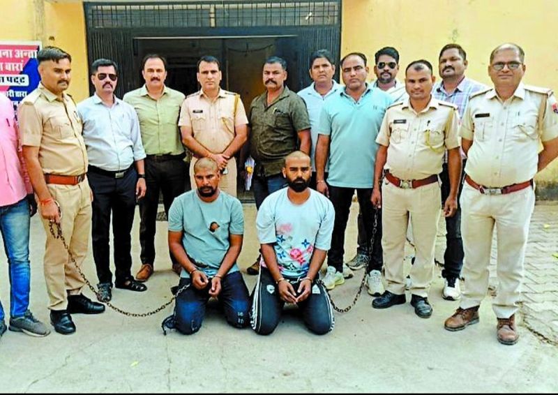 इन पर पुलिस की और से दस दस हजार रुपए का इनाम घोषित किया था।
