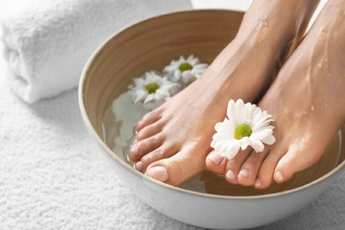 Winter Foot Care: सर्दियों के मौसम में इस तरह करें पैरों की देखभाल, फटी एड़ियों
से मिलेगा छुटकारा