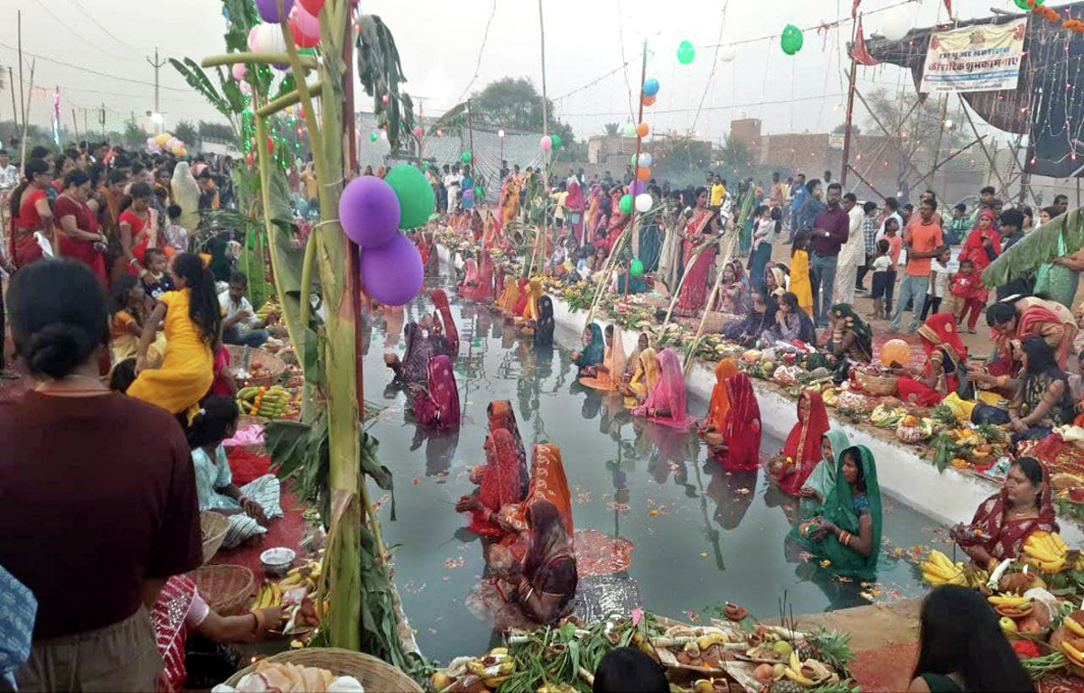 छठ पर्व पर उमड़ी श्रद्धा, भगवान सूर्य की आराधना