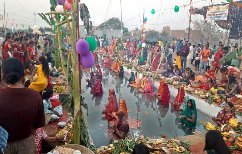 छठ पर्व पर उमड़ी श्रद्धा, भगवान सूर्य की आराधना