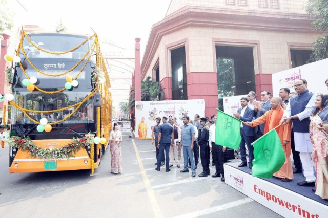 UP Launches First Double-Decker Electric Bus in Lucknow