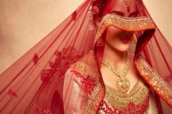 Marriage Fraud Case: शातिर दुल्हन ने ससुराल से लाखों की नकदी व जेवर लेकर की
फरारी: प्रेमजाल में फंसा कर किया था विवाह, परिवार सन्न - image