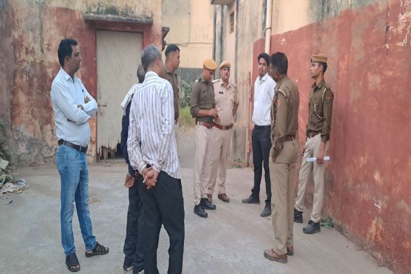 बुजुर्ग बंदी की अस्पताल ले जाते रास्ते में मौत Elderly prisoner dies on the way to hospital