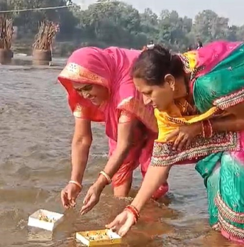 विधि विधान के साथ की गई पूजा अर्चना