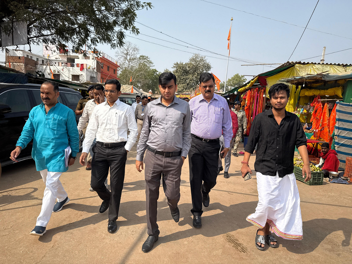 बागेश्वर धाम पीठाधीश्वर की पदयात्रा रूट का कलेक्टर-एसपी ने किया निरीक्षण