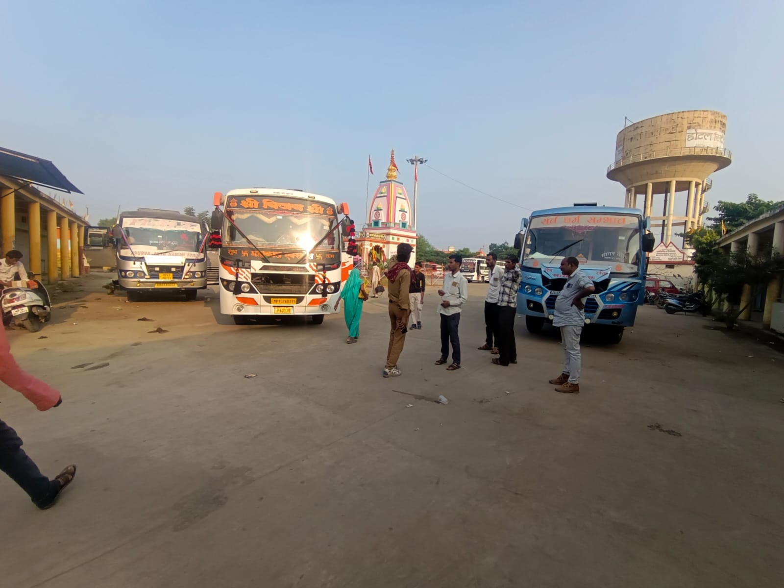 Inconvenient bus stand, neither waiting room nor security being taken care of