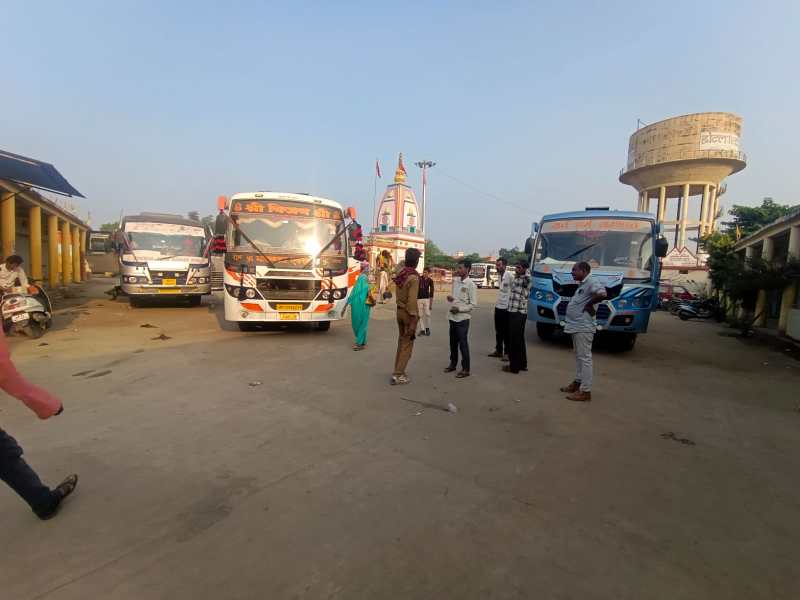 Inconvenient bus stand, neither waiting room nor security being taken care of