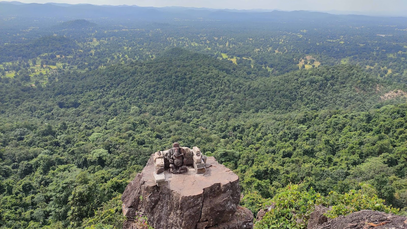 CG Tourism: तीन हजार फीट ऊंचाई पर स्थित बस्तर का ढोलकल गणेश, देखें खूबसूरत
तस्वीरें