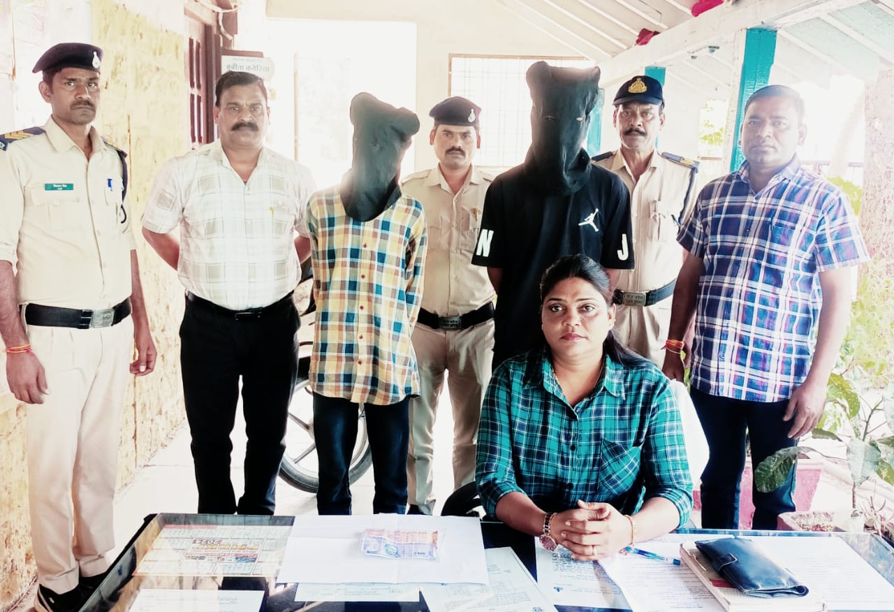 GRP arrested two accused of robbery, one absconding