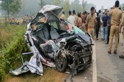 Balrampur Accident बलरामपुर सिद्धार्थ- नेशनल हाईवे पर भीषण सड़क हादसा, बस से
टकराई कार दो की मौत, तीन घायल - image