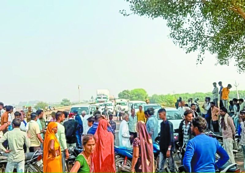 लोगों ने अपने स्तर पर सूरज की नहर में तलाश शुरू कर दी। विकास कहार को कोटा के निजी अस्पताल में में भर्ती कराया है।