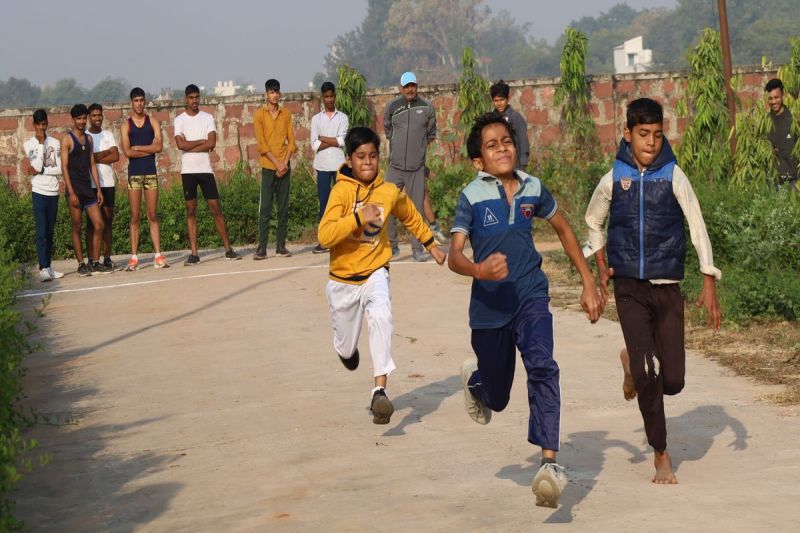शरद महोत्सव: 100 मीटर बालिका वर्ग दौड़ में पृथ्वी रही विजेता Sharad Mahotsav: Prithvi is the winner in 100 meter girls race