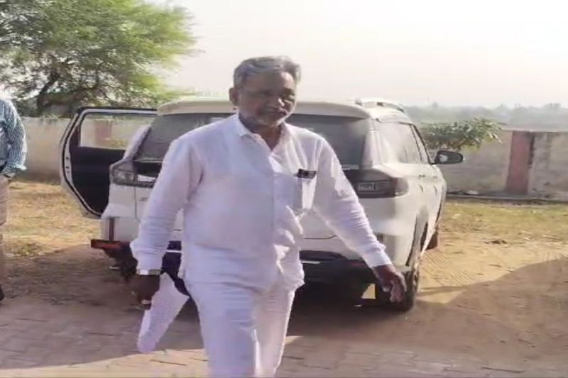 फायरिंग की और 10 लाख रुपए नहीं देने पर जान से मारने की धमकी Firing and threat of death if Rs 10 lakh is not paid