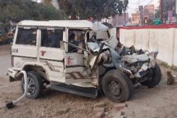 UP Road Accident: हरदोई में भीषण सड़क हादसा, बोलेरो-बस की टक्कर में 5 की मौत, 4
घायल, मुख्यमंत्री ने लिया संज्ञान - image