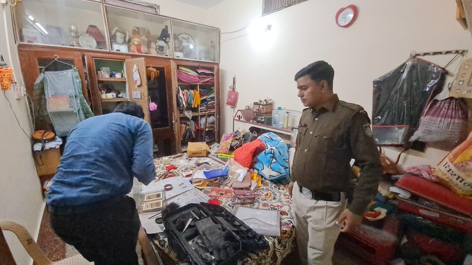 The family had gone to Mandla for their daughter's wedding, thieves committed theft worth more than 1.25 crores.