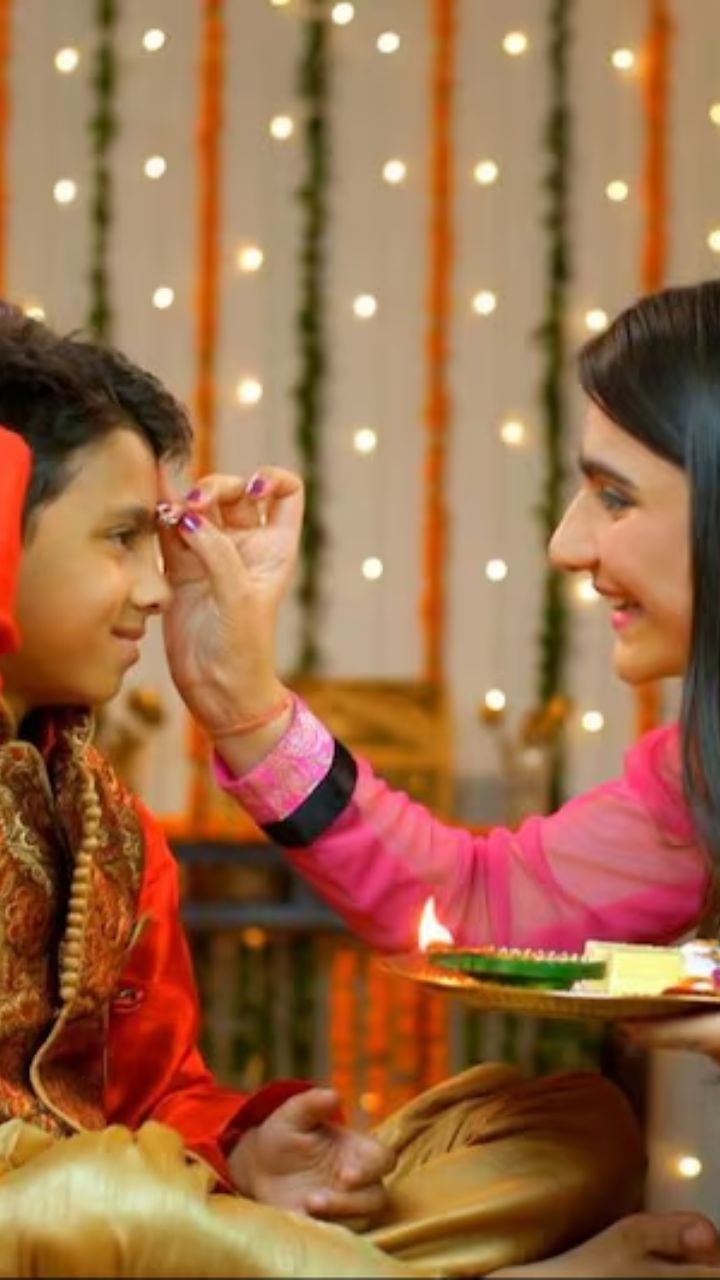 Bhai Dooj 2024: इस समय भाई को न लगाएं तिलक, हो जाएं अलर्ट…