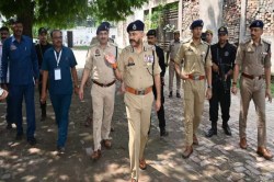 UP Police Alert: छठ पर्व पर विशेष सतर्कता: उत्तर प्रदेश के DGP प्रशांत कुमार के
निर्देश - image