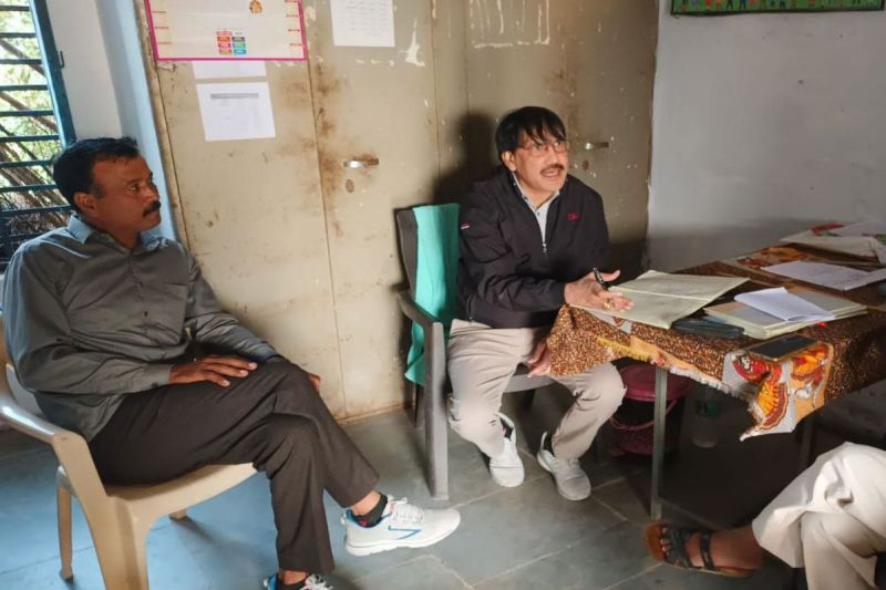 समय पूर्व छुट्टी करने पर जताई नाराजगी, दिया नोटिस Expressed displeasure over premature leave, gave notice