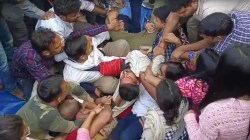 UPPSC Protest: चौथे दिन प्रयागराज में बढ़ रहा बवाल, छात्रों और पुलिस में झड़प,
तोड़ी बैरिकेडिंग - image