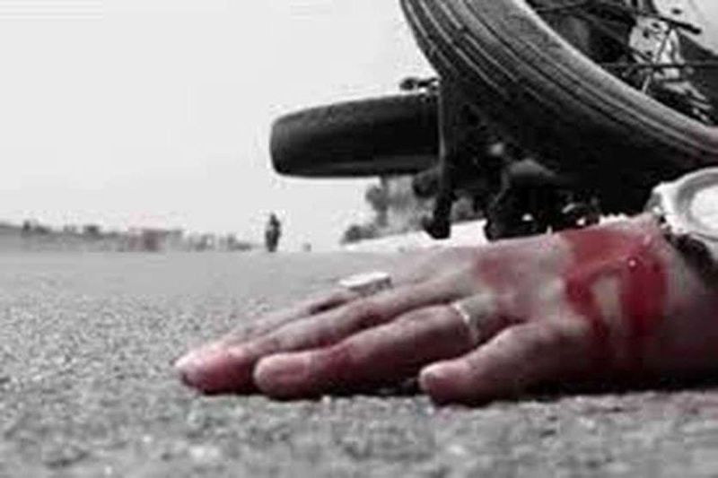 बाइक और अज्ञात वाहन की टक्कर में तीन की मौत, एक घायल Three killed, one injured in collision between bike and unknown vehicle