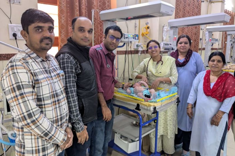 A newborn weighing 5 kg was born in the district hospital in bikaner