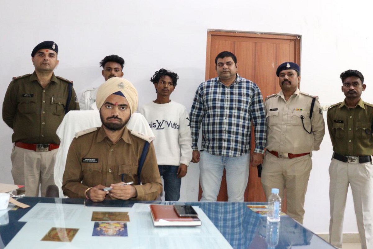Arrested with pistol: देशी पिस्टल लेकर बाइक पर घूम रहे शहर के 2 युवक गिरफ्तार, पुलिस ने भेजा जेल