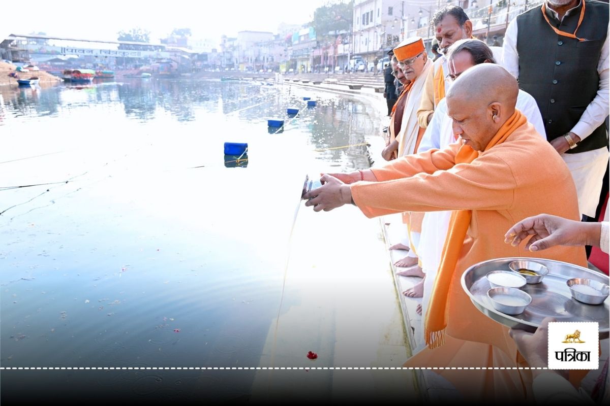 एक दिवसीय दौरे पर चित्रकूट पहुंचे सीएम योगी, मतगजेंद्र नाथ शिव मंदिर में की पूजा