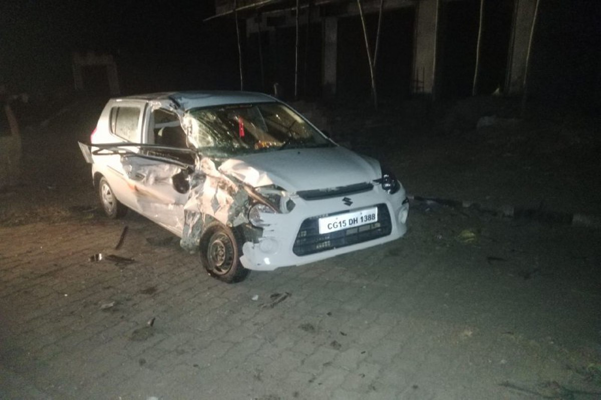 CG road accident: सडक़ हादसे में 2 महिलाओं की मौत, 2 युवक घायल, ट्रक ने कार को टक्कर मारी फिर बाइक को 3 किमी घसीटा