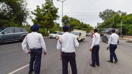 Character will also be checked along with DL of school vehicle drivers in Moradabad