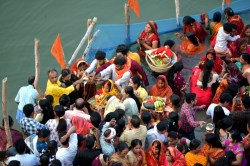 Chhath Puja 2024: 36 घंटे का व्रत शुरू, आज 50 घाटों में छठ मइया की पूजा, ढलते
सूर्य को देंगे पहला अर्घ्य - image