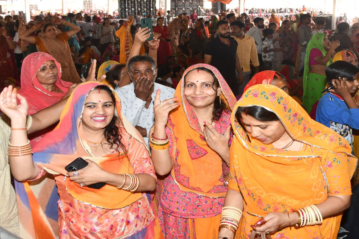 Who has seen old age in the youth of singing Bhajans...