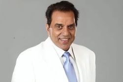 Dharmendra ने शेयर की रेखा की पुरानी तस्वीर, हुई वायरल, मानते हैं परिवार का
हिस्सा - image