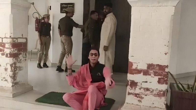 किन्नर समाज की राष्ट्रीय अध्यक्ष सलमा चौधरी ने दर्ज कराया विरोध, बजाय ताली