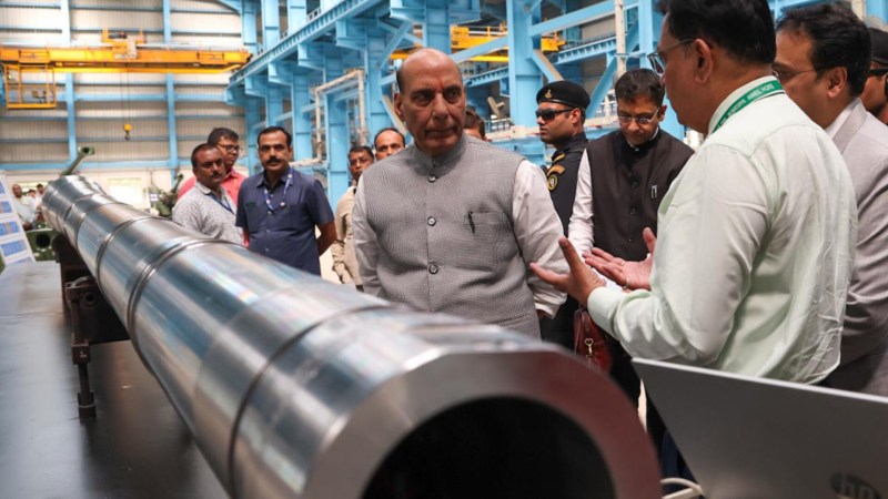 ऑर्डनेंस फैक्ट्री कानपुर पहुंचे रक्षा मंत्री राजनाथ सिंह