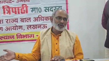 पत्रकारों से बातचीत करते उत्तर प्रदेश राज्य बाल संरक्षण आयोग समिति सदस्य श्याम त्रिपाठी
