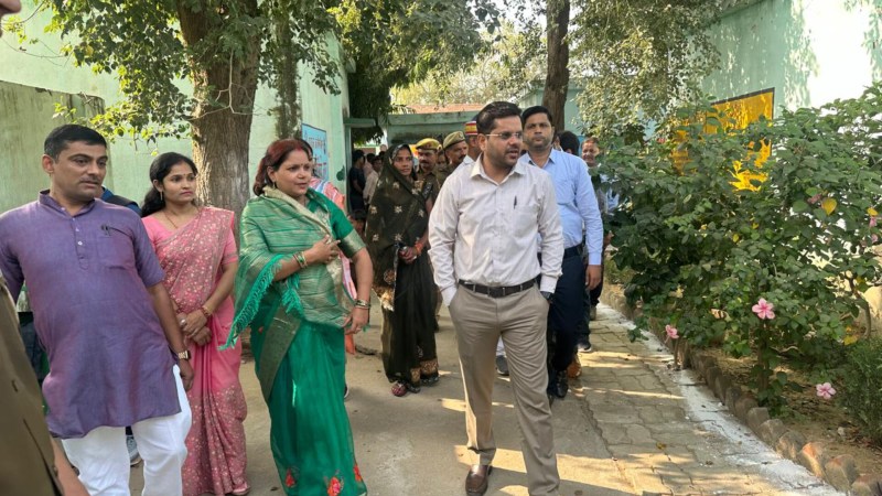 जिलाधिकारी गौरांग राठी फाइल फोटो