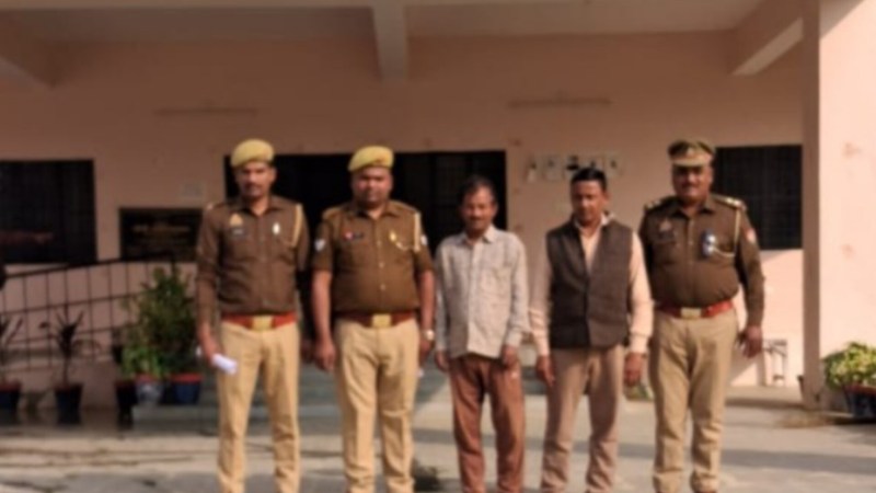 पुलिस की गिरफ्त में प्रबंधक और क्लर्क