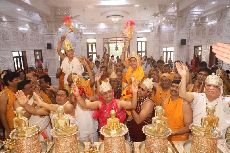 Samyaktva Vriddhini Kriya of two children