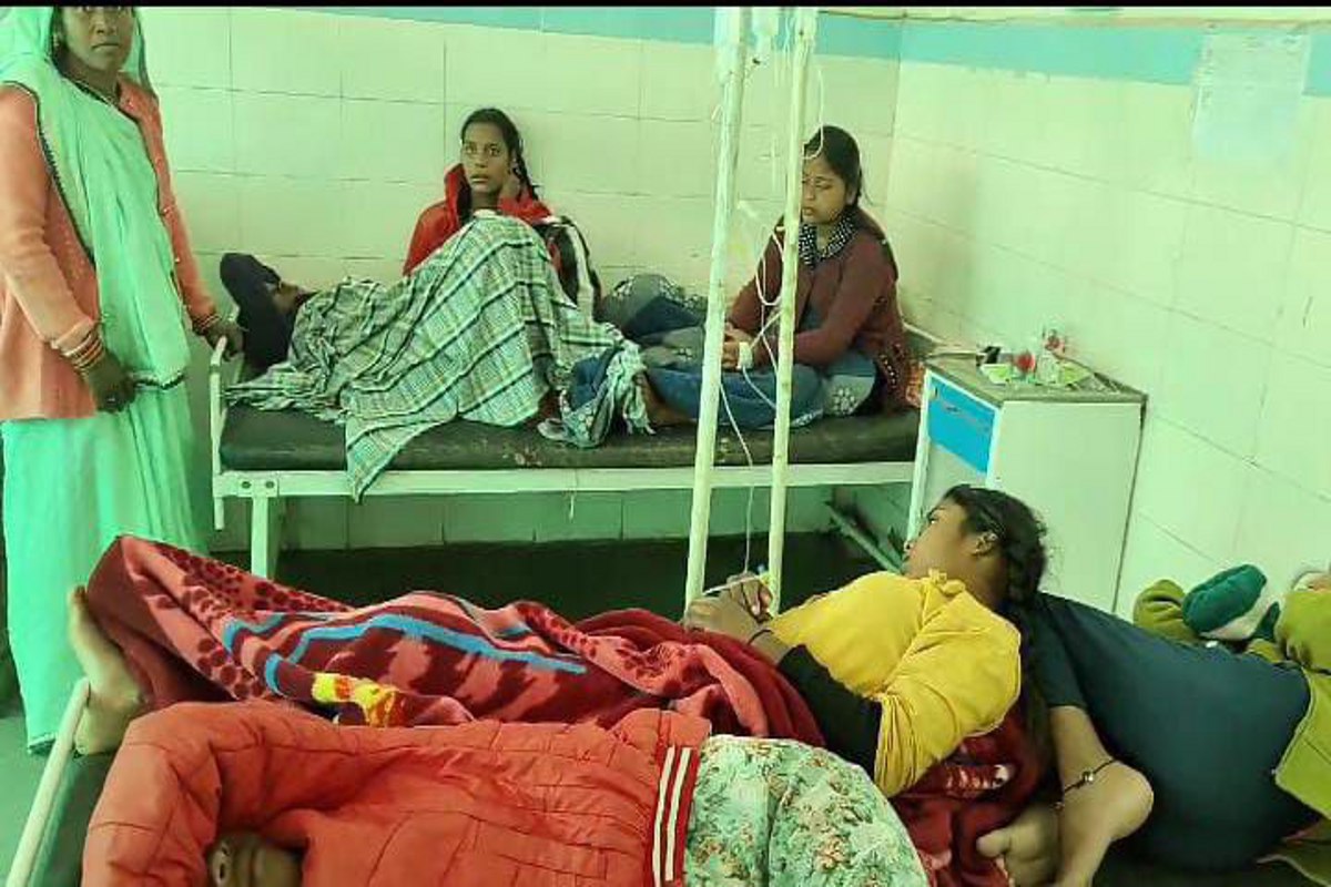 21 students fell ill due to contaminated food