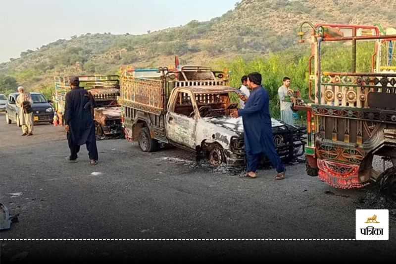 Shia Muslims set fire police posts in Pakistan due to terrorist attack