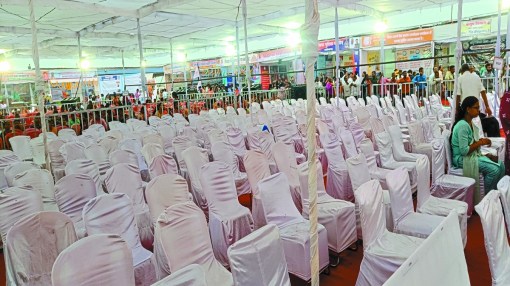 प्रदेश छत्तीसगढ़ राज्य का 24वां स्थापना दिवस मना रहा है। इसके तहत मंगलवार को जिला मुख्यालय के स्व. सरयू प्रसाद अग्रवाल स्टेडियम में जिला स्तरीय राज्योत्सव का आयोजन जिला प्रशासन ने किया।