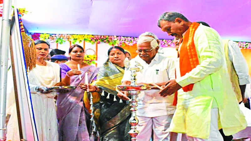 बालोद जिला मुख्यालय के स्व. सरयू प्रसाद अग्रवाल स्टेडियम में जिला स्तरीय राज्योत्सव का आयोजन किया गया। रंगारंग सांस्कृतिक कार्यक्रम भी पेश किए गए।