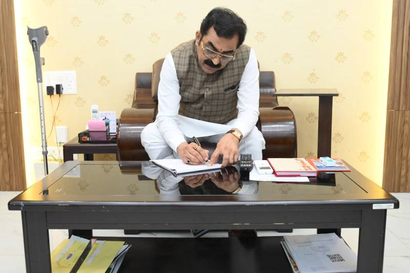 कार्यकर्ता और आम जनता लम्बे समय से कर रही इंतजार